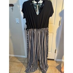 EUC Just Be V-neck jumpsuit black and white flared legs short sleeve Size 1X